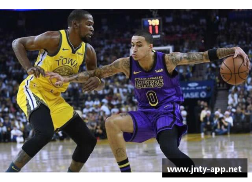 勇士正式敲定5笔2换1交易，豪取新赛季冠军光环