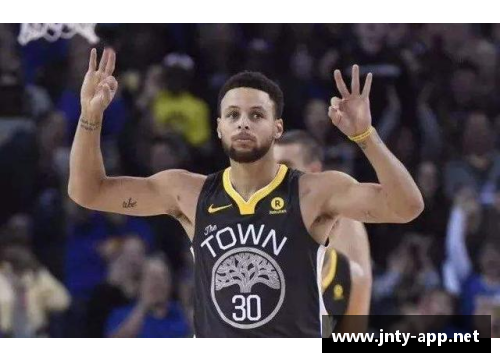 库里再破三分纪录，成为历史上第一位达成百场三分进球之王 - 副本